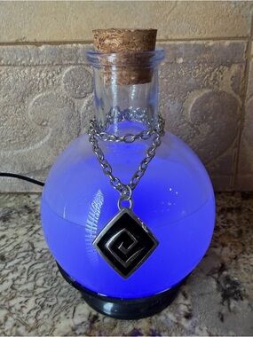 ThinkGeek LED Potion Desk Lamp Color Changing Purple Chain Works USB Cord